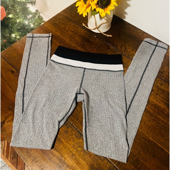 Lululemon leggings - Picture 2 of 4